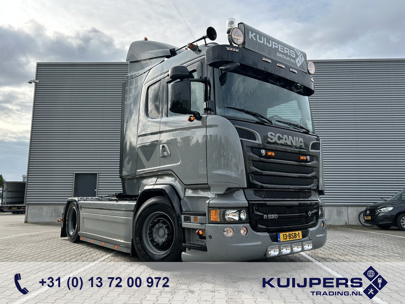 Scania R520 V8 / Showtruck / Buffl Special Interior / Vol Lucht / Retarder - Trekker: afbeelding 1 Scania R520 V8 / Showtruck / Buffl Special Interior / Vol Lucht / Retarder - Trekker: afbeelding 1