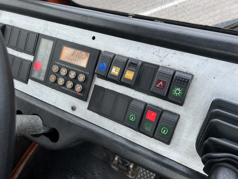 Terberg YT 182 Terminal Tractor / Allison - Cummins - Trekker: afbeelding 5 Terberg YT 182 Terminal Tractor / Allison - Cummins - Trekker: afbeelding 5