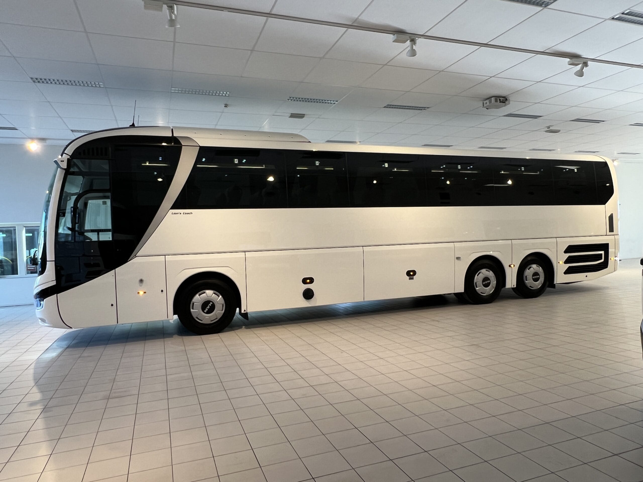 MAN Lions Coach R08 Euro 6E (Dark Edition) - Touringcar: afbeelding 4 MAN Lions Coach R08 Euro 6E (Dark Edition) - Touringcar: afbeelding 4