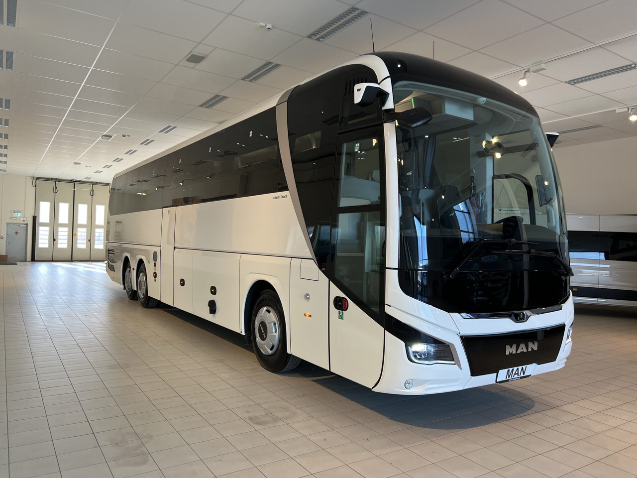 MAN Lions Coach R08 Euro 6E (Dark Edition) - Touringcar: afbeelding 1 MAN Lions Coach R08 Euro 6E (Dark Edition) - Touringcar: afbeelding 1