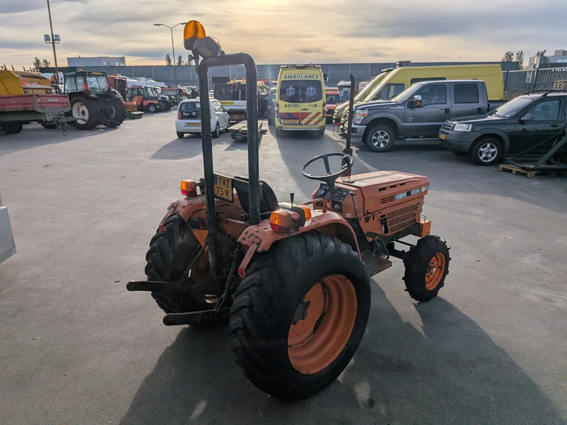 Kubota B8200 D8200 - Tractor: afbeelding 5 Kubota B8200 D8200 - Tractor: afbeelding 5