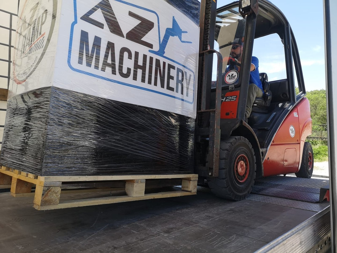 Nieuw Laadbrug AZ RAMP-PRIME PRIME WLO + 8 . Industrial Mobil Loading Ramp: afbeelding 13 Nieuw Laadbrug AZ RAMP-PRIME PRIME WLO + 8 . Industrial Mobil Loading Ramp: afbeelding 13