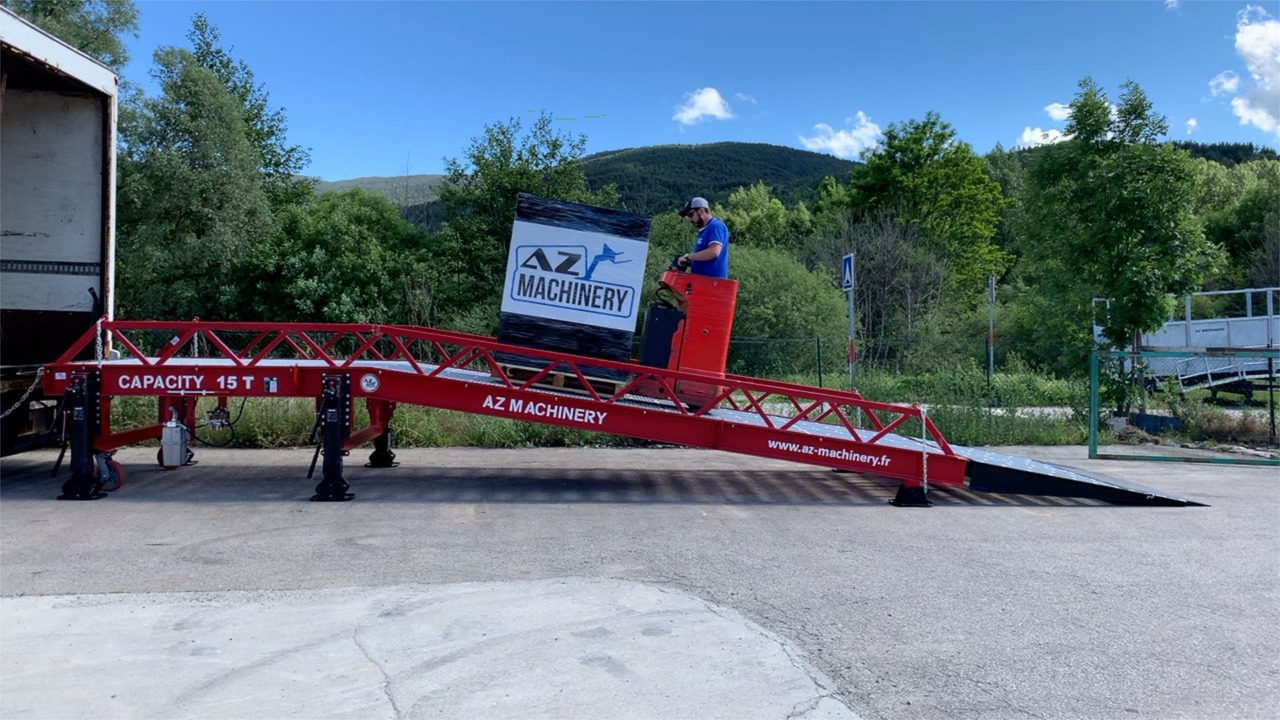Loading Ramp with with hydraulic tilting bridge - AZ RAMP - STAR- 8T. 8 ton capacity - Laadbrug: afbeelding 4 Loading Ramp with with hydraulic tilting bridge - AZ RAMP - STAR- 8T. 8 ton capacity - Laadbrug: afbeelding 4