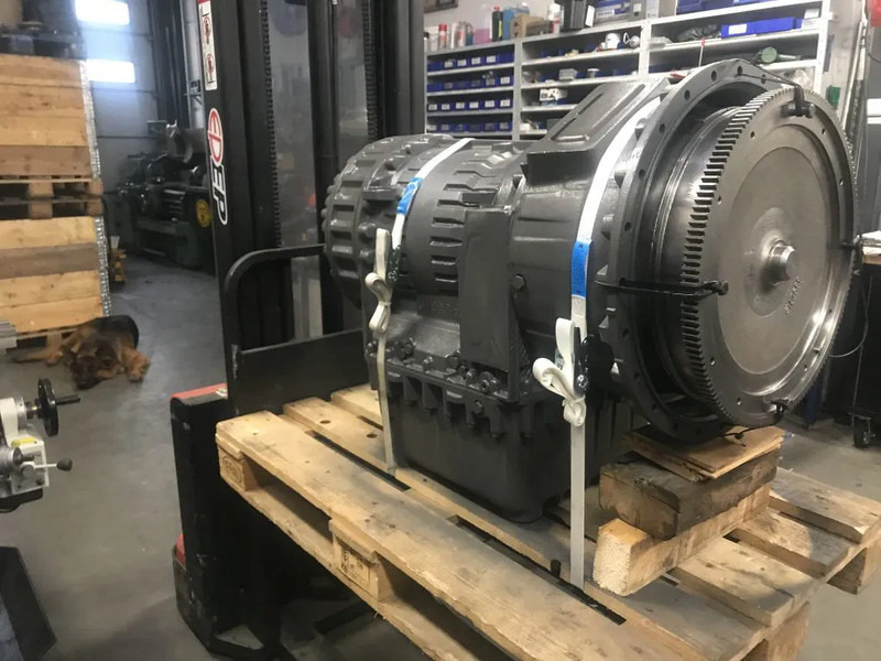 Volvo PT1761A 11038035 (A35C) - Versnellingsbak voor Kiepwagen met knikbesturing: afbeelding 1 Volvo PT1761A 11038035 (A35C) - Versnellingsbak voor Kiepwagen met knikbesturing: afbeelding 1