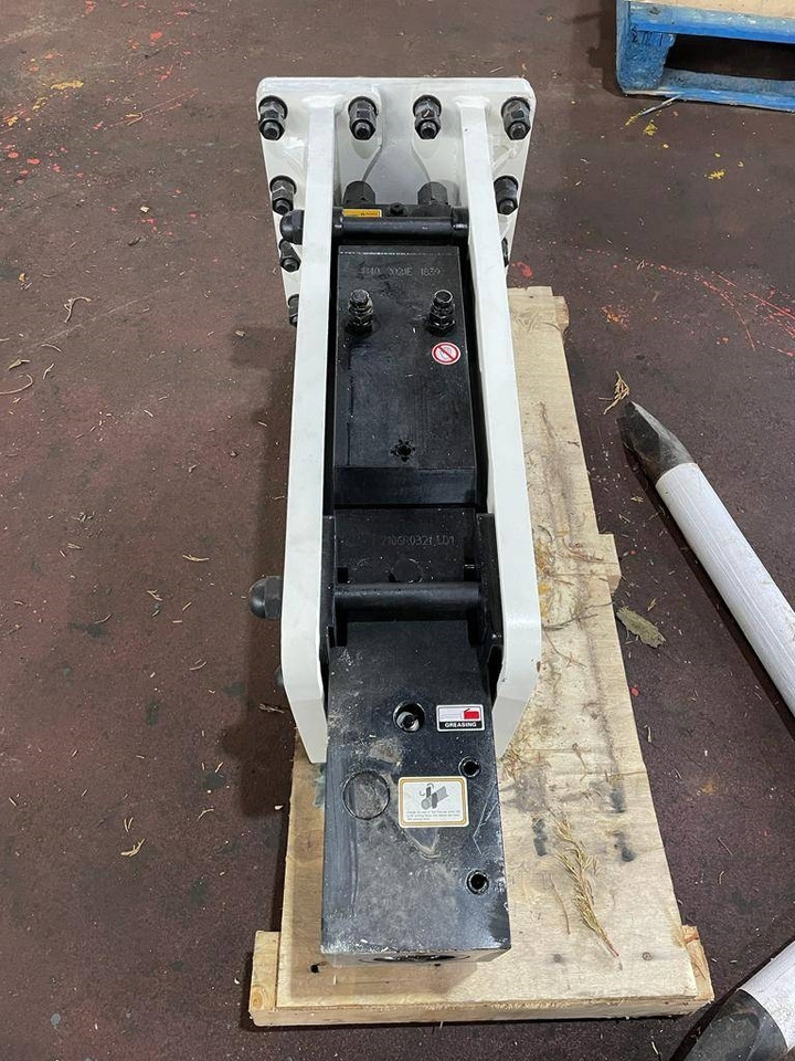 Essential EB30 - Hydraulische hamer voor Bouwmachine: afbeelding 5 Essential EB30 - Hydraulische hamer voor Bouwmachine: afbeelding 5