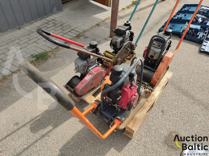 Dynapac LF45, Ammann AVP1033 & 2 Belle - Trilplaat: afbeelding 2 Dynapac LF45, Ammann AVP1033 & 2 Belle - Trilplaat: afbeelding 2