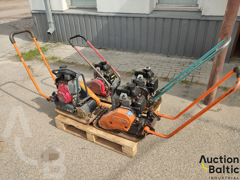 Dynapac LF45, Ammann AVP1033 & 2 Belle - Trilplaat: afbeelding 1 Dynapac LF45, Ammann AVP1033 & 2 Belle - Trilplaat: afbeelding 1