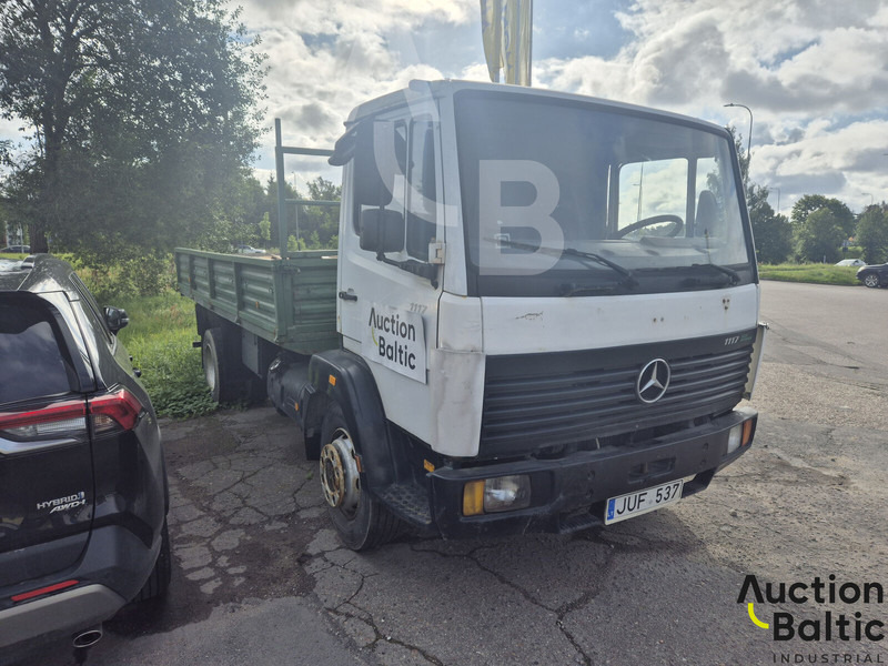 Mercedes-Benz 1117 - Vrachtwagen met open laadbak: afbeelding 2 Mercedes-Benz 1117 - Vrachtwagen met open laadbak: afbeelding 2