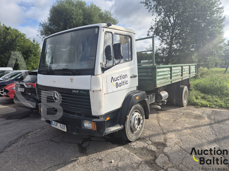 Mercedes-Benz 1117 - Vrachtwagen met open laadbak: afbeelding 1 Mercedes-Benz 1117 - Vrachtwagen met open laadbak: afbeelding 1