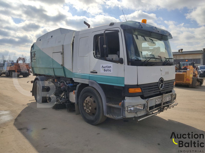 Mercedes-Benz 1517 - Veegwagen: afbeelding 2 Mercedes-Benz 1517 - Veegwagen: afbeelding 2