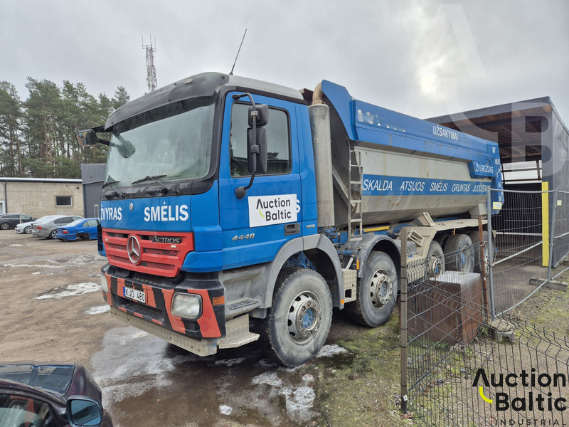 Mercedes-Benz Actros 4448 - Kipper vrachtwagen: afbeelding 2 Mercedes-Benz Actros 4448 - Kipper vrachtwagen: afbeelding 2