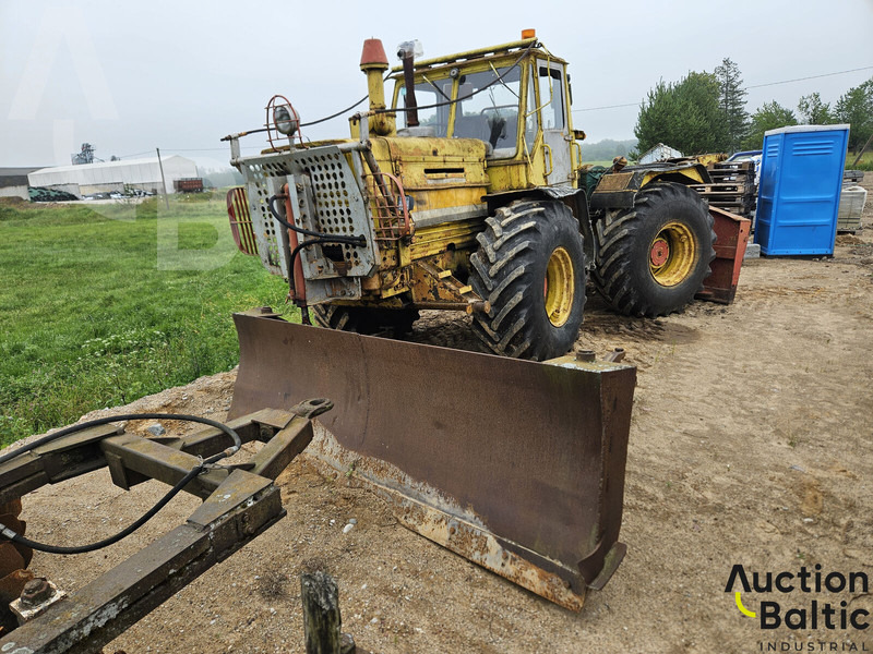 T-157K - Tractor: afbeelding 1 T-157K - Tractor: afbeelding 1
