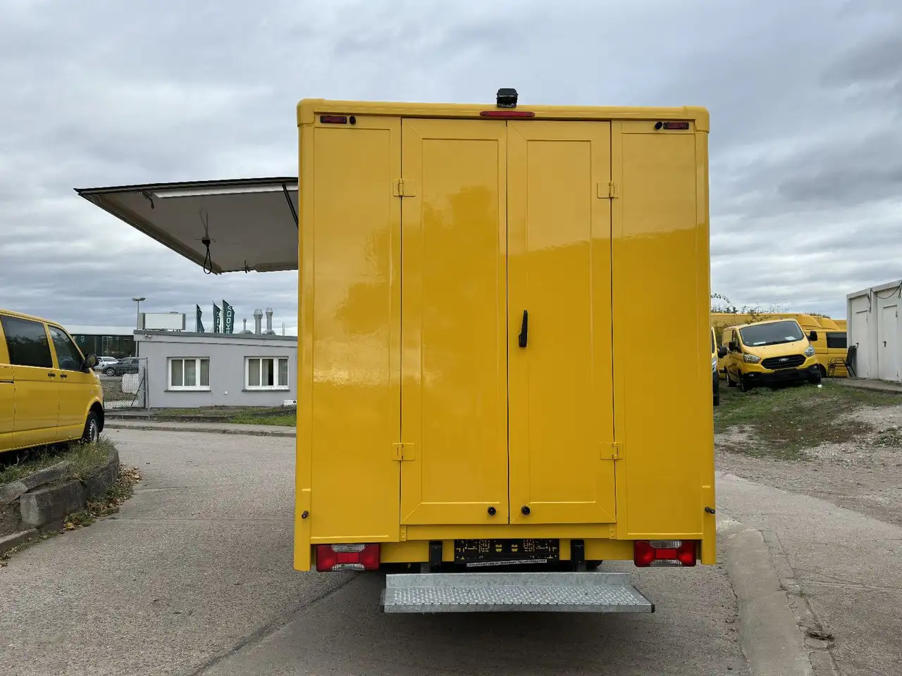 Iveco C30C/ FOODTRUCK/ Daily - Zelfrijdende verkoopwagen: afbeelding 5 Iveco C30C/ FOODTRUCK/ Daily - Zelfrijdende verkoopwagen: afbeelding 5