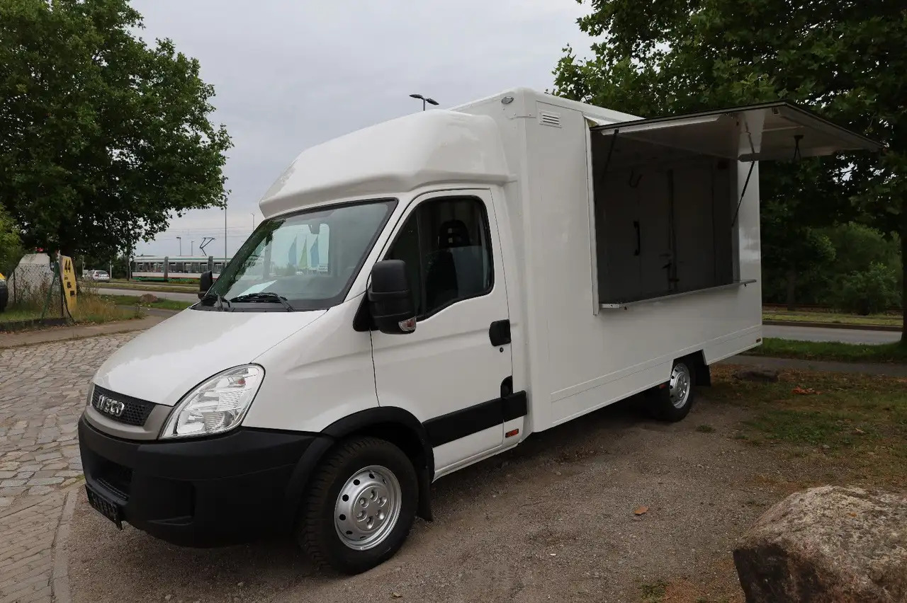 Iveco C30C/ FOODTRUCK/ Daily - Zelfrijdende verkoopwagen: afbeelding 3 Iveco C30C/ FOODTRUCK/ Daily - Zelfrijdende verkoopwagen: afbeelding 3