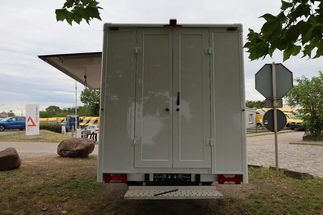 Iveco C30C/ FOODTRUCK/ Daily - Zelfrijdende verkoopwagen: afbeelding 4 Iveco C30C/ FOODTRUCK/ Daily - Zelfrijdende verkoopwagen: afbeelding 4