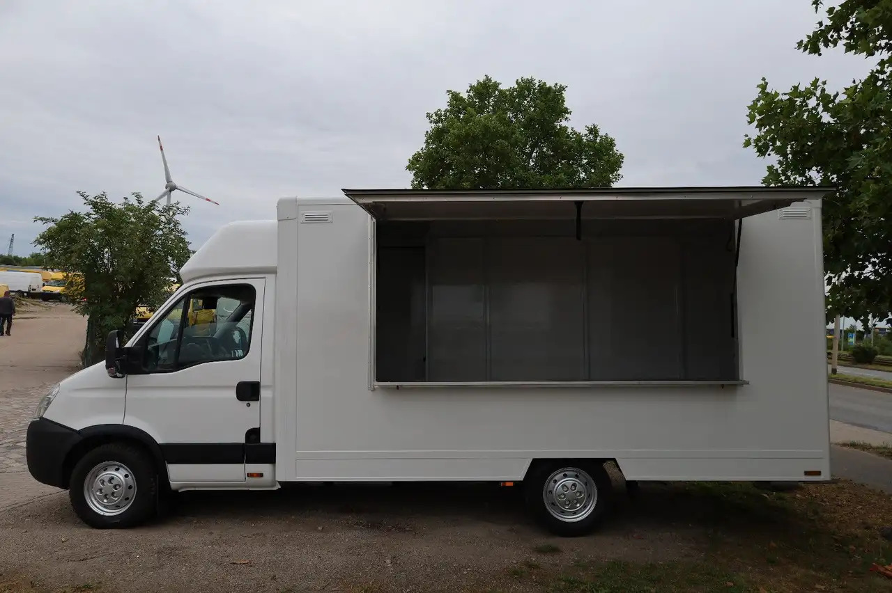 Iveco C30C/ FOODTRUCK/ Daily - Zelfrijdende verkoopwagen: afbeelding 1 Iveco C30C/ FOODTRUCK/ Daily - Zelfrijdende verkoopwagen: afbeelding 1