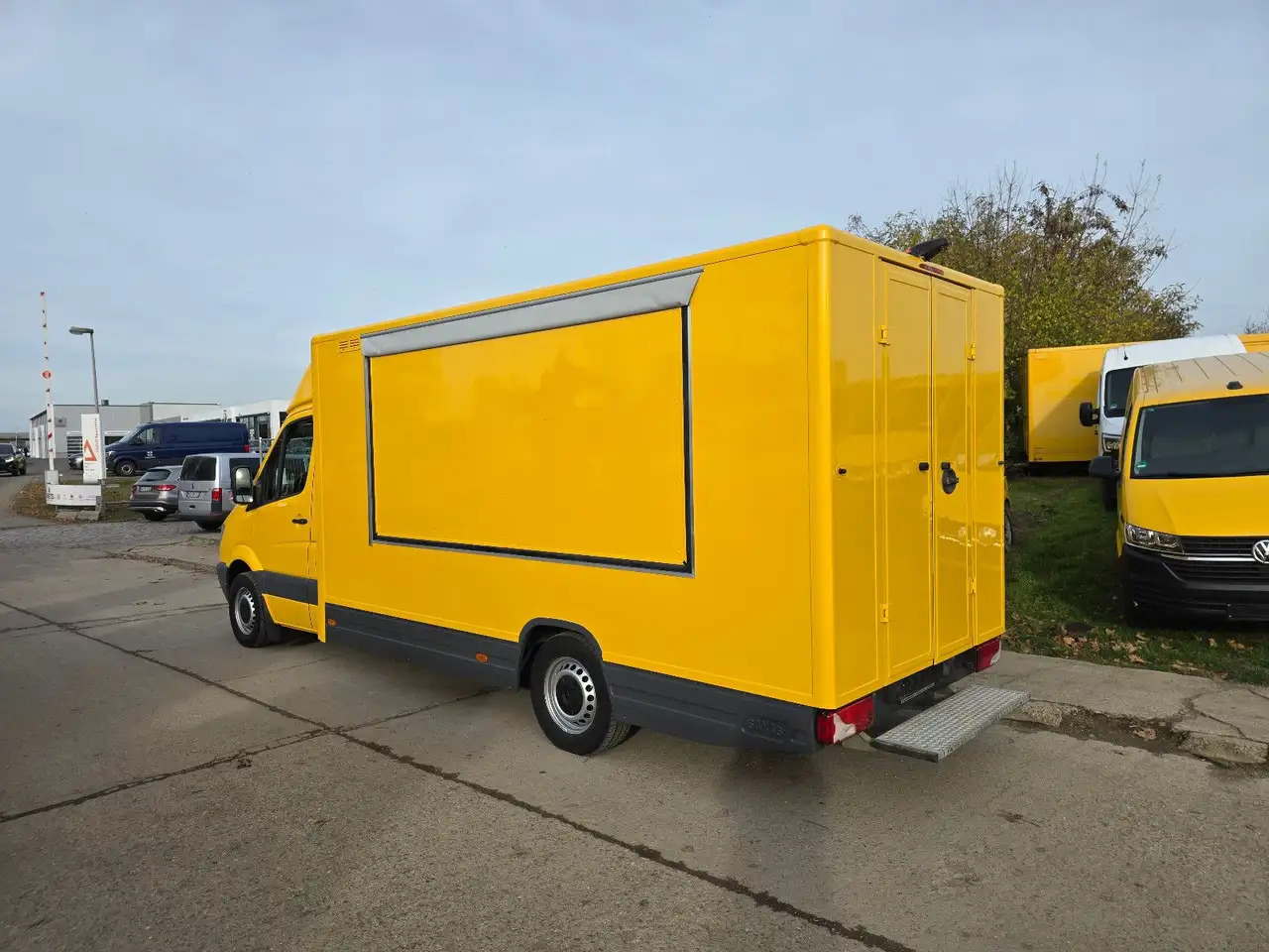 Mercedes-Benz Sprinter/Foodtruck/ 1. Hand - Zelfrijdende verkoopwagen: afbeelding 5 Mercedes-Benz Sprinter/Foodtruck/ 1. Hand - Zelfrijdende verkoopwagen: afbeelding 5