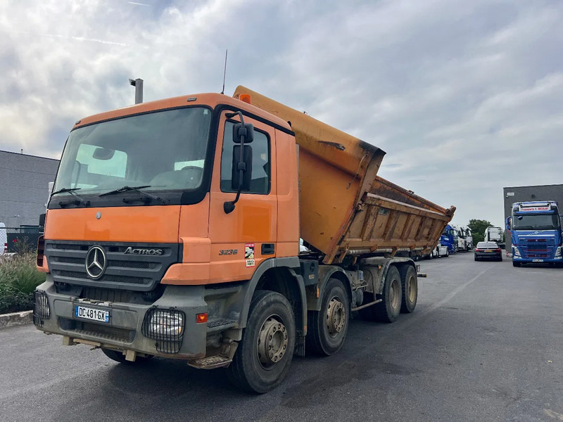 Mercedes-Benz Actros 3336 8x4 TIPPER**3 Pedals**Actros 3336** - Kipper vrachtwagen: afbeelding 2 Mercedes-Benz Actros 3336 8x4 TIPPER**3 Pedals**Actros 3336** - Kipper vrachtwagen: afbeelding 2
