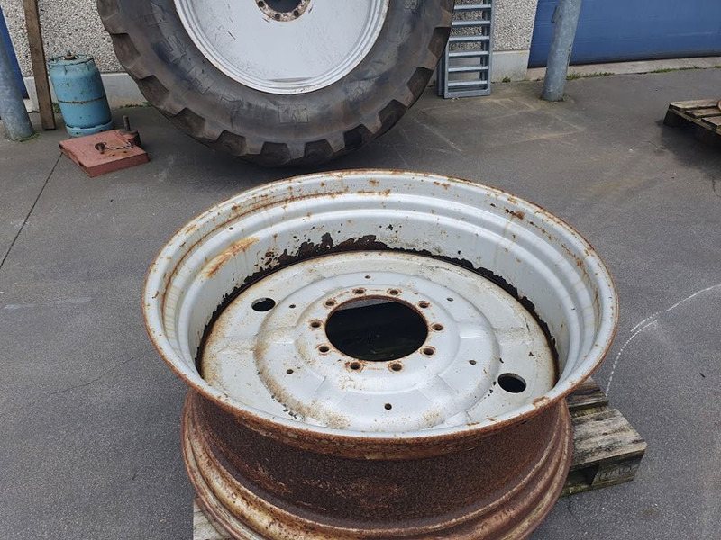 New Holland velgen 18x42 - Velg: afbeelding 3 New Holland velgen 18x42 - Velg: afbeelding 3