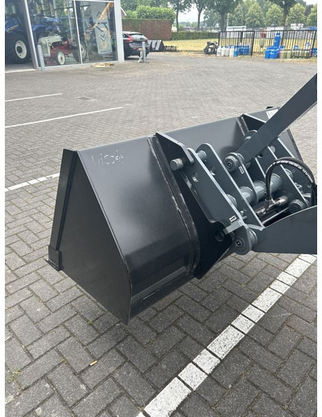 Tobroco Grondbak 130 cm Giant aanspan - Bak voor Bouwmachine: afbeelding 4 Tobroco Grondbak 130 cm Giant aanspan - Bak voor Bouwmachine: afbeelding 4