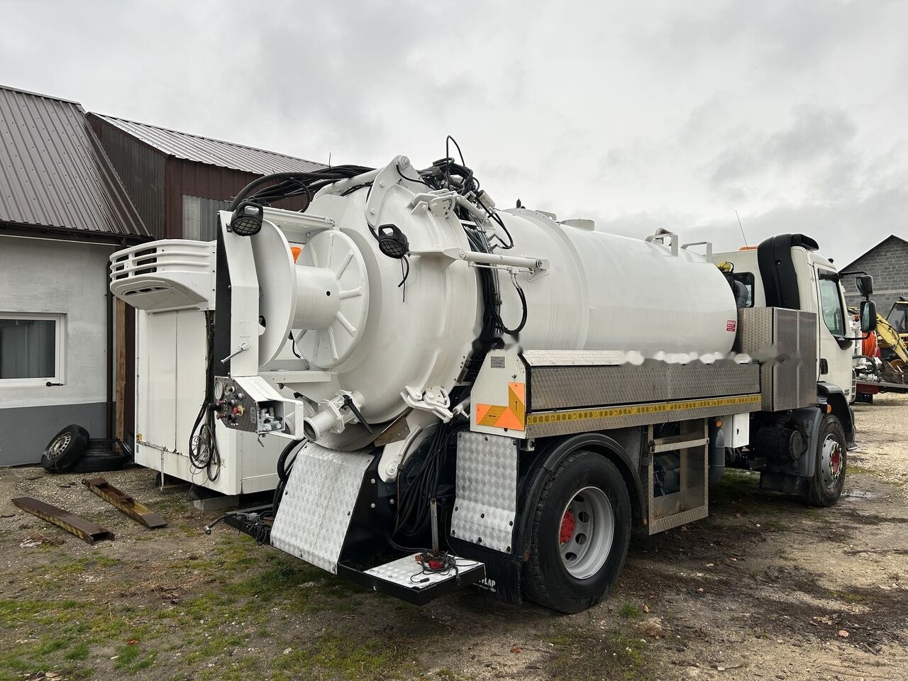 DAF LF55.250 combi tanker - Vacuümwagen: afbeelding 1 DAF LF55.250 combi tanker - Vacuümwagen: afbeelding 1