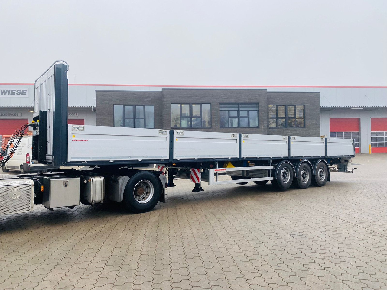 Kässbohrer Bordwandauflieger Twistlocks - Vlakke/ Open oplegger: afbeelding 1 Kässbohrer Bordwandauflieger Twistlocks - Vlakke/ Open oplegger: afbeelding 1