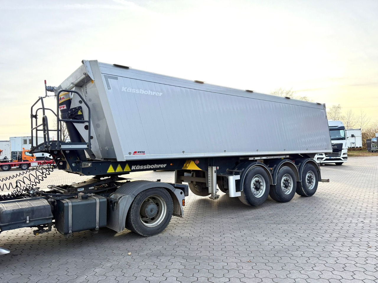 Kässbohrer K.SKA Aluminium Kipper 30m³ Top Zustand - Kipper oplegger: afbeelding 3 Kässbohrer K.SKA Aluminium Kipper 30m³ Top Zustand - Kipper oplegger: afbeelding 3