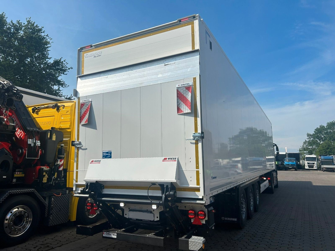 Leasing  Krone Koffer mit Ladebordwand 2.000 kg Top Klappe Krone Koffer mit Ladebordwand 2.000 kg Top Klappe: afbeelding 7