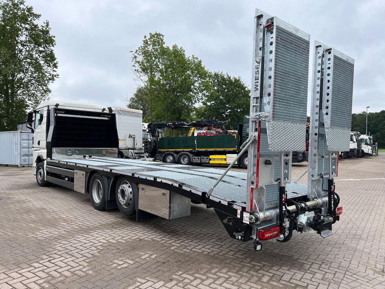 MAN Baumaschinen-  Arbeitsbühnentransporter Rampen - Bergingsvoertuig: afbeelding 1 MAN Baumaschinen-  Arbeitsbühnentransporter Rampen - Bergingsvoertuig: afbeelding 1