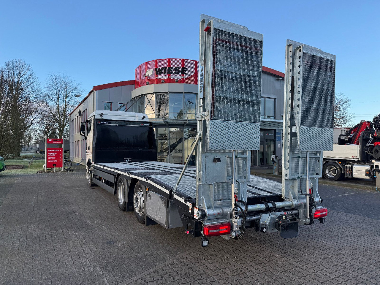 MAN Baumaschinen-  Arbeitsbühnentransporter Rampen - Autovrachtwagen vrachtwagen: afbeelding 5 MAN Baumaschinen-  Arbeitsbühnentransporter Rampen - Autovrachtwagen vrachtwagen: afbeelding 5