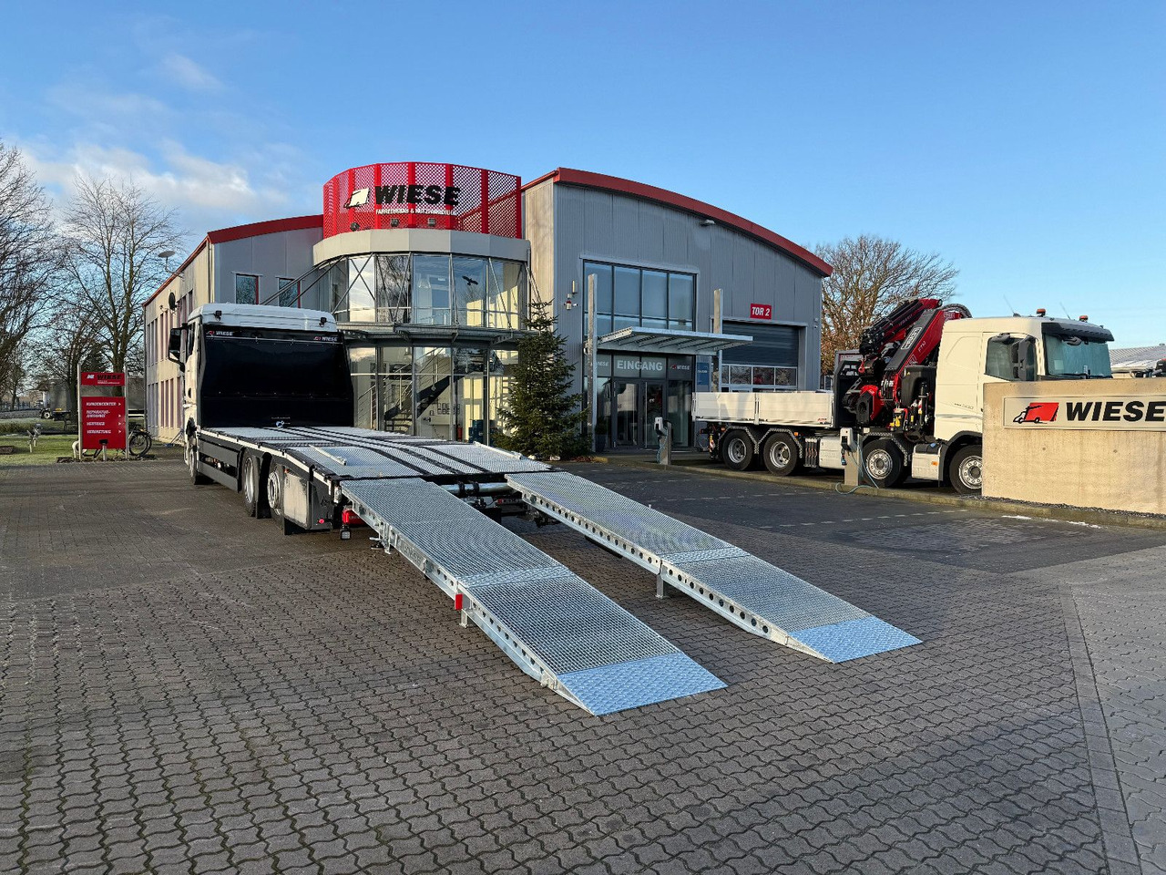 MAN Baumaschinen-  Arbeitsbühnentransporter Rampen - Autovrachtwagen vrachtwagen: afbeelding 1 MAN Baumaschinen-  Arbeitsbühnentransporter Rampen - Autovrachtwagen vrachtwagen: afbeelding 1