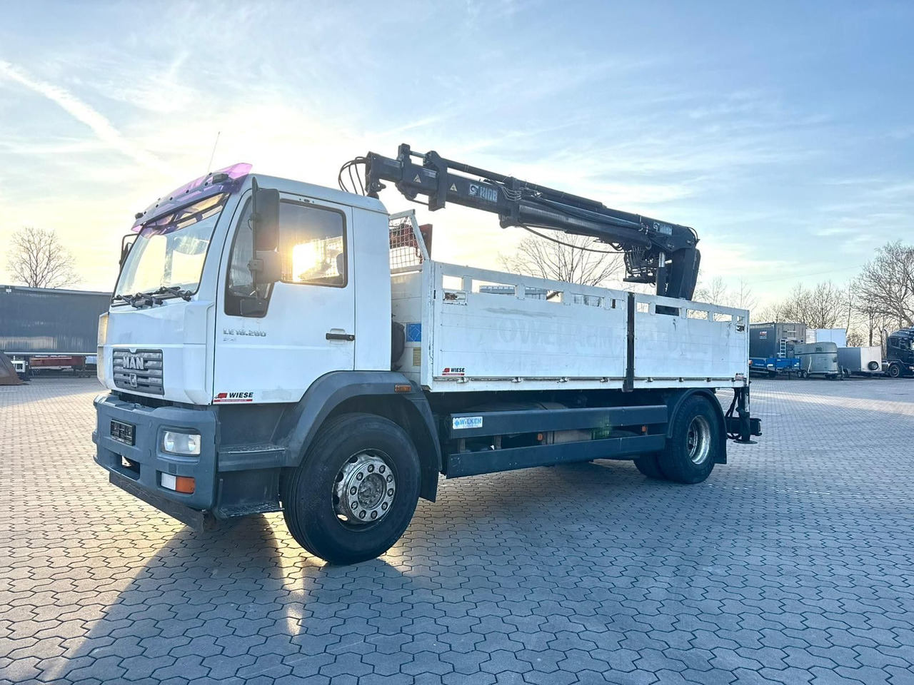 MAN LE 18.280 Pritsche mit HIAB 133 K PRO/HIPRO Kran - Vrachtwagen met open laadbak, Kraanwagen: afbeelding 2 MAN LE 18.280 Pritsche mit HIAB 133 K PRO/HIPRO Kran - Vrachtwagen met open laadbak, Kraanwagen: afbeelding 2