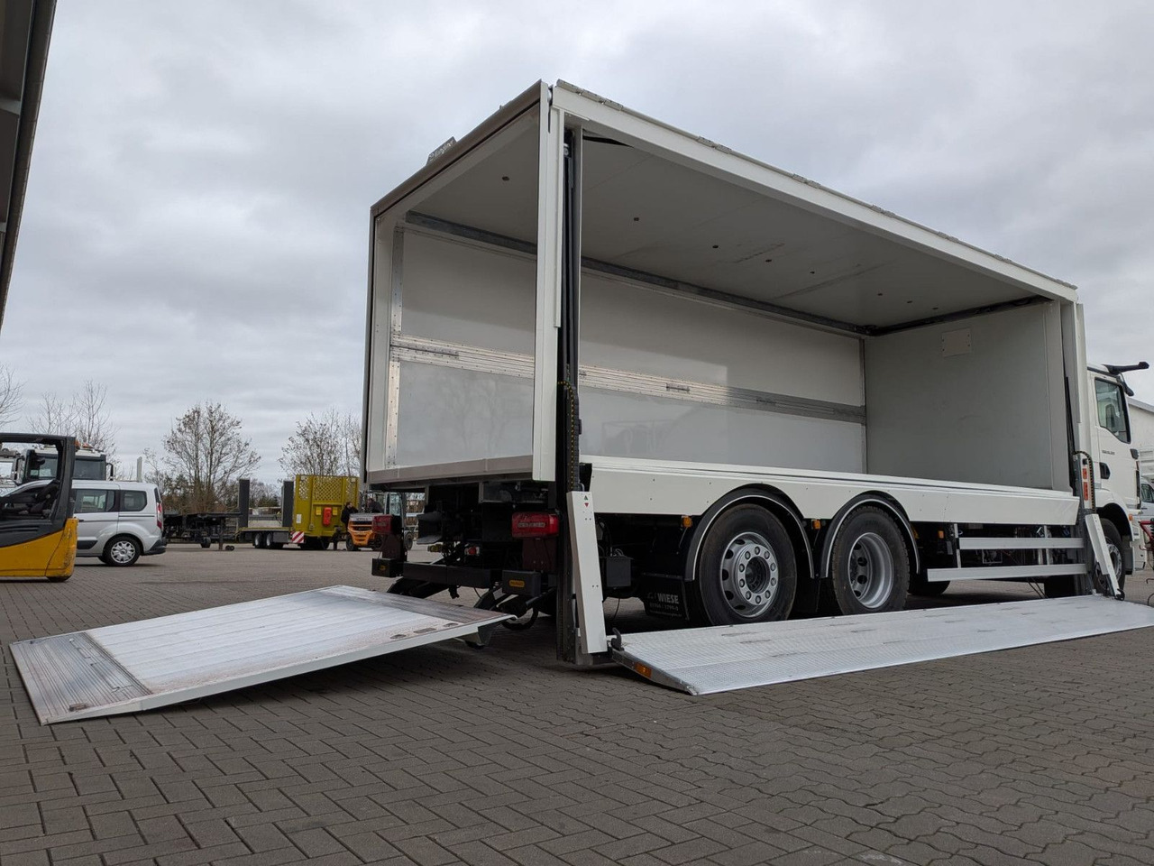 MAN TGM 26.320 6x2/4 Getränkefahrzeug Wingliner LBW - Drankenwagen vrachtwagen: afbeelding 2 MAN TGM 26.320 6x2/4 Getränkefahrzeug Wingliner LBW - Drankenwagen vrachtwagen: afbeelding 2