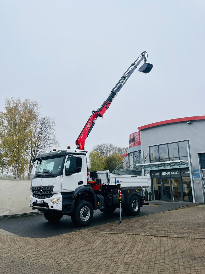 Mercedes-Benz Arocs 1835 4x4 Meiller Fassi F135 Kran Kipper - Kipper vrachtwagen, Kraanwagen: afbeelding 4 Mercedes-Benz Arocs 1835 4x4 Meiller Fassi F135 Kran Kipper - Kipper vrachtwagen, Kraanwagen: afbeelding 4