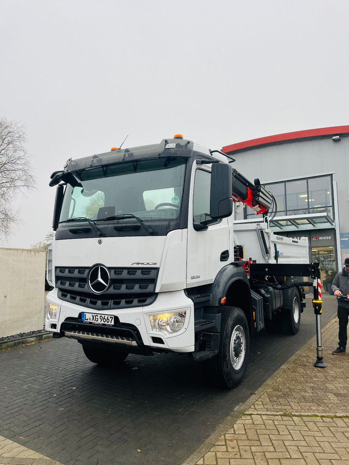 Mercedes-Benz Arocs 1835 4x4 Meiller Fassi Kran Kipper - Kipper vrachtwagen, Kraanwagen: afbeelding 3 Mercedes-Benz Arocs 1835 4x4 Meiller Fassi Kran Kipper - Kipper vrachtwagen, Kraanwagen: afbeelding 3