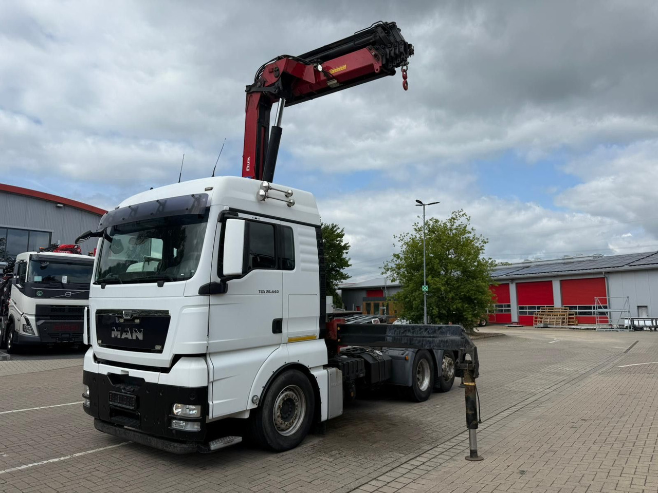 MAN TGX 26.440 6x2 mit HMF 3000-5 Kran TÜV NEU - Trekker: afbeelding 1 MAN TGX 26.440 6x2 mit HMF 3000-5 Kran TÜV NEU - Trekker: afbeelding 1
