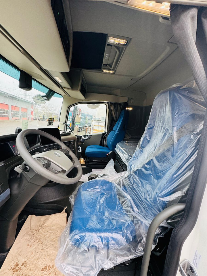 Volvo FH 500 8x4 Kran F710 RA2.27 Jib & Winde Sofort - Trekker: afbeelding 5 Volvo FH 500 8x4 Kran F710 RA2.27 Jib & Winde Sofort - Trekker: afbeelding 5