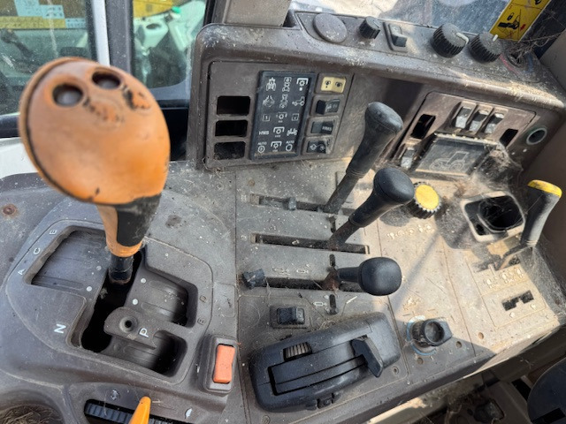 JOHN DEERE 6820 - Tractor: afbeelding 5 JOHN DEERE 6820 - Tractor: afbeelding 5