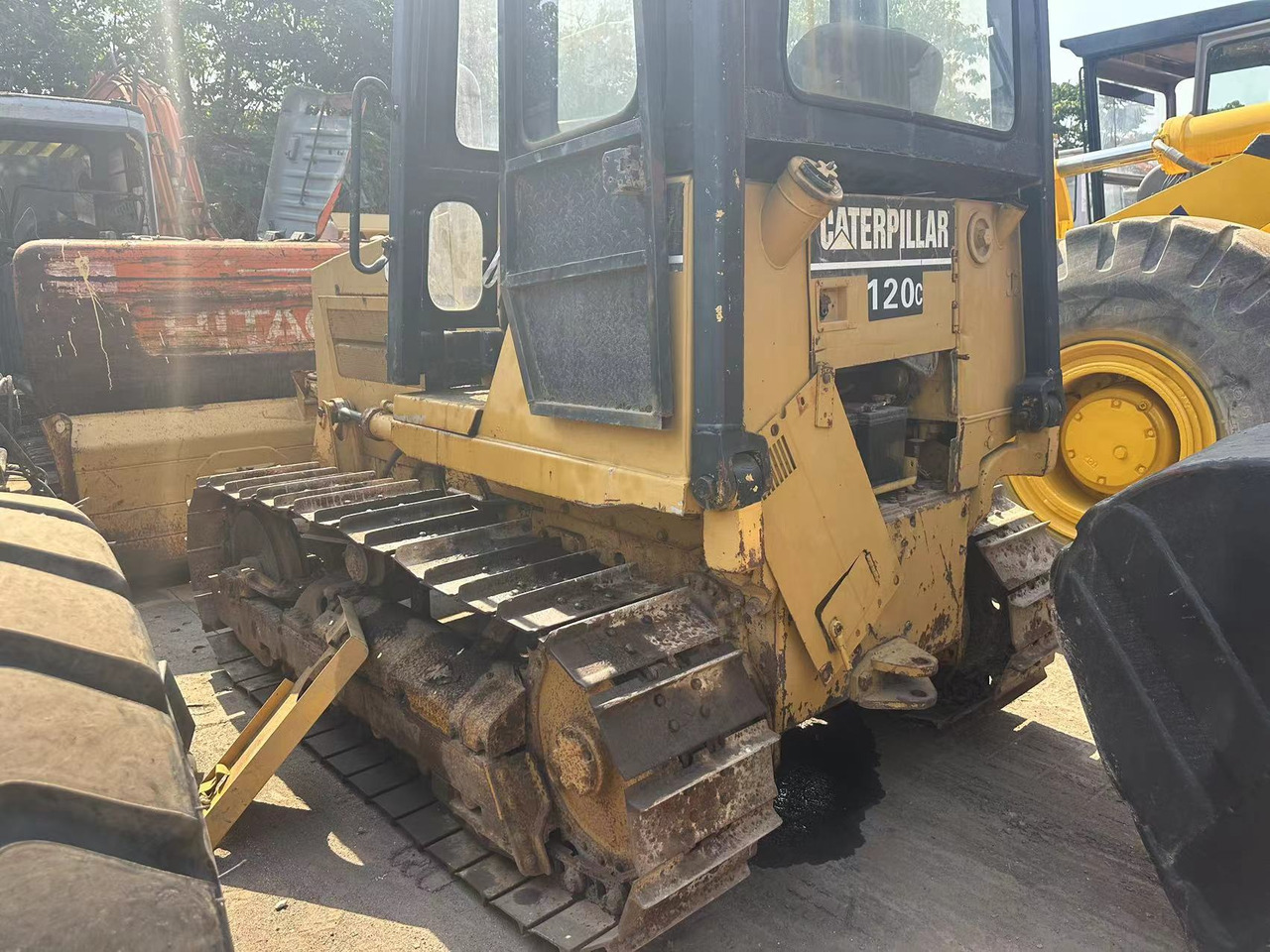 CATERPILLAR D4C - Bulldozer: afbeelding 1 CATERPILLAR D4C - Bulldozer: afbeelding 1