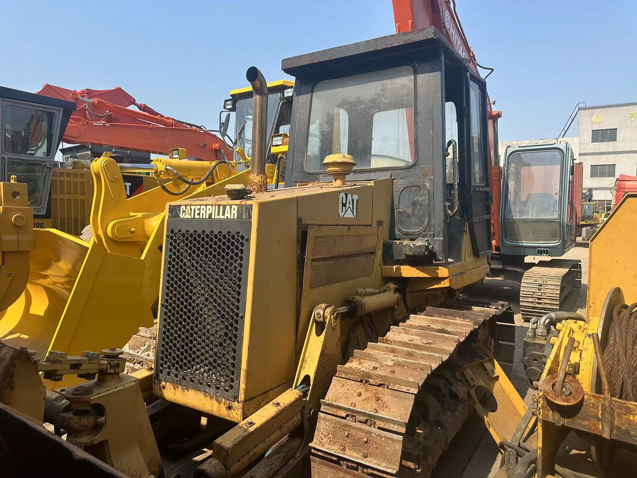 CATERPILLAR D4C - Bulldozer: afbeelding 2 CATERPILLAR D4C - Bulldozer: afbeelding 2