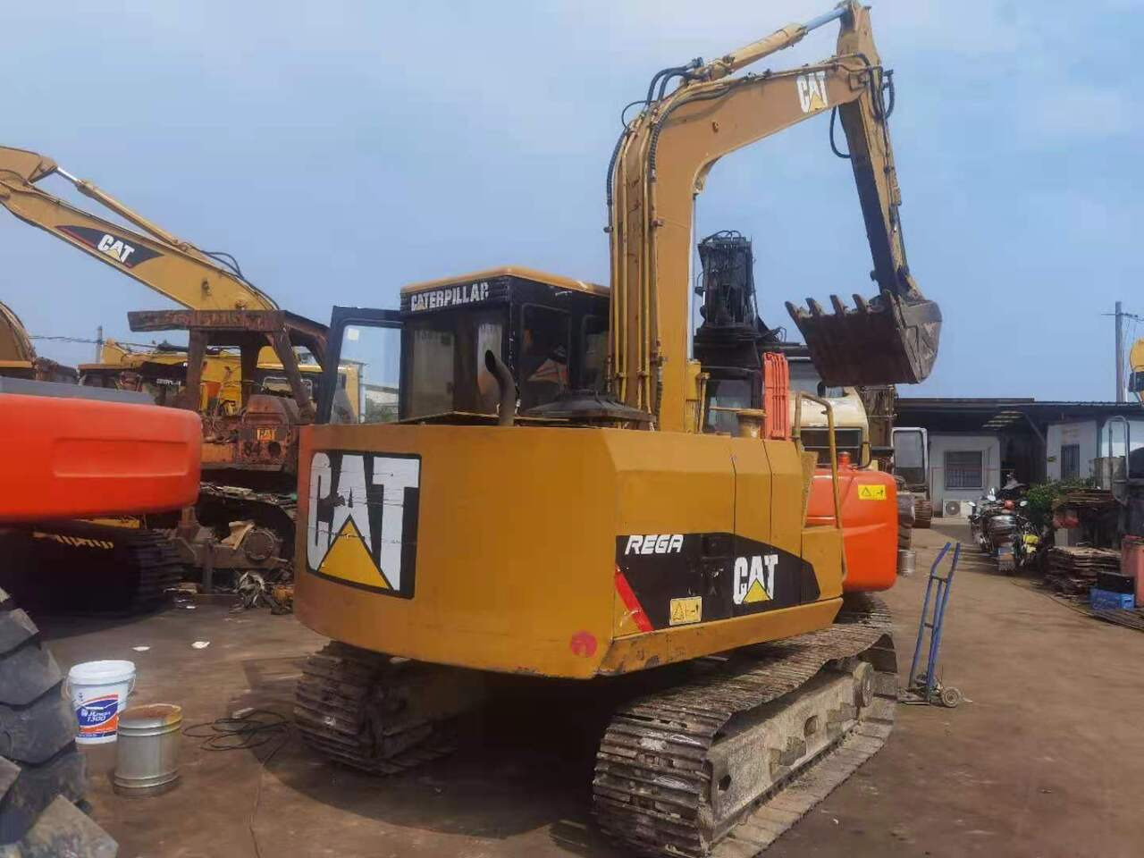 CATERPILLAR E70B - Rupsgraafmachine: afbeelding 3 CATERPILLAR E70B - Rupsgraafmachine: afbeelding 3