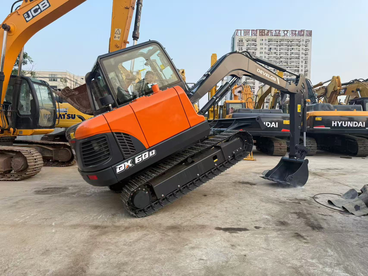 DOOSAN DX60D-10 - Rupsgraafmachine: afbeelding 2 DOOSAN DX60D-10 - Rupsgraafmachine: afbeelding 2