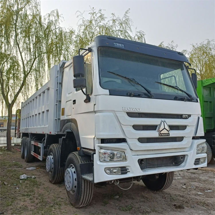 HOWO 8x4 371hp-White -tipper - Kipper vrachtwagen: afbeelding 5 HOWO 8x4 371hp-White -tipper - Kipper vrachtwagen: afbeelding 5
