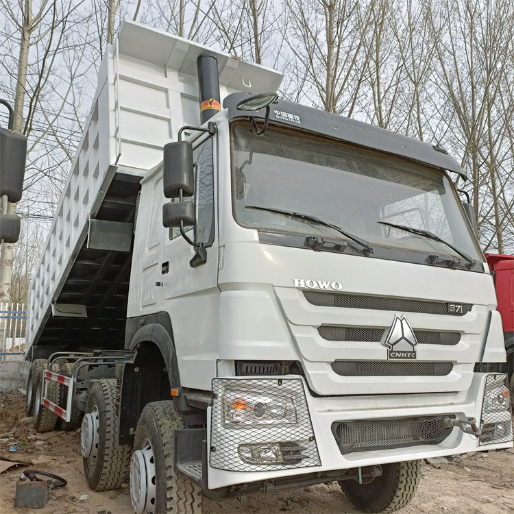 HOWO 8x4 371hp-White -tipper - Kipper vrachtwagen: afbeelding 3 HOWO 8x4 371hp-White -tipper - Kipper vrachtwagen: afbeelding 3