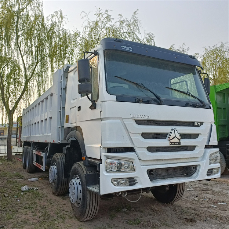 HOWO 8x4 371hp-White -tipper - Kipper vrachtwagen: afbeelding 4 HOWO 8x4 371hp-White -tipper - Kipper vrachtwagen: afbeelding 4