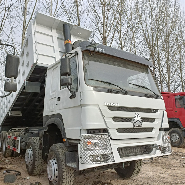 HOWO HOWO 371-white-tipper - Kipper vrachtwagen: afbeelding 1 HOWO HOWO 371-white-tipper - Kipper vrachtwagen: afbeelding 1
