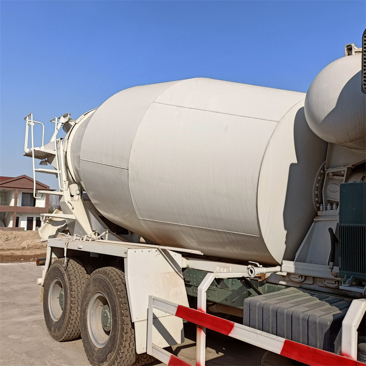 HOWO HOWO-mixer pump truck - Mixerpomp: afbeelding 2 HOWO HOWO-mixer pump truck - Mixerpomp: afbeelding 2
