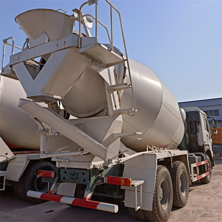 HOWO HOWO-mixer pump truck - Mixerpomp: afbeelding 5 HOWO HOWO-mixer pump truck - Mixerpomp: afbeelding 5
