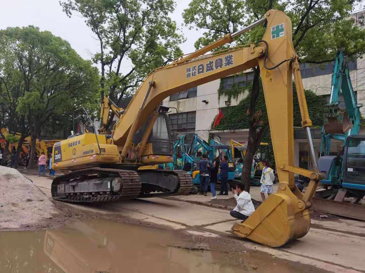 KOMATSU PC200-8 - Rupsgraafmachine: afbeelding 1 KOMATSU PC200-8 - Rupsgraafmachine: afbeelding 1