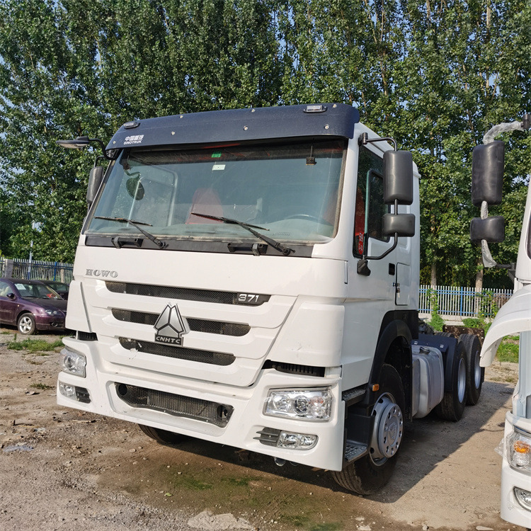 HOWO 6x4 371hp tractor - Trekker: afbeelding 2 HOWO 6x4 371hp tractor - Trekker: afbeelding 2